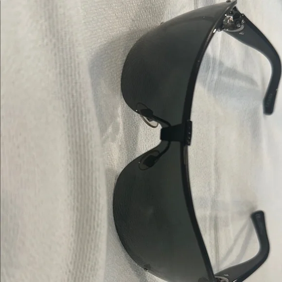 Gucci 2807/S Elegant Black Sunglasses with Logo Embellishment